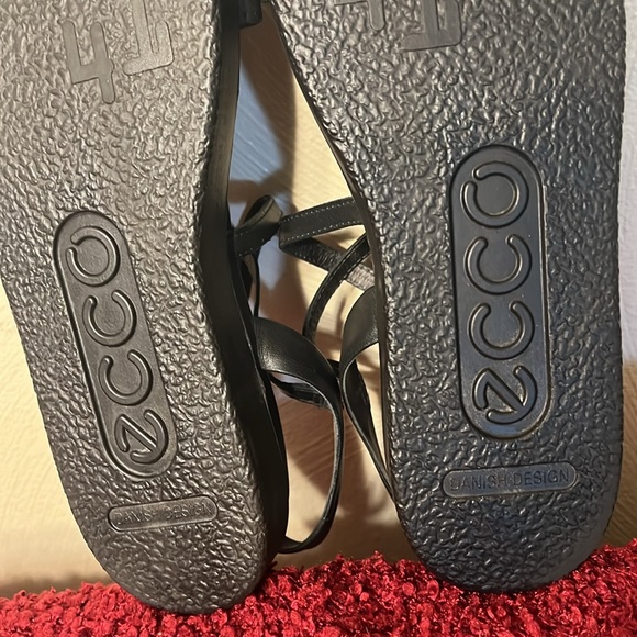 The ECCO Flowt LX Flat Strappy Sandal Black Hook & Loop Closure Size 41/US 10 - Picture 10 of 17